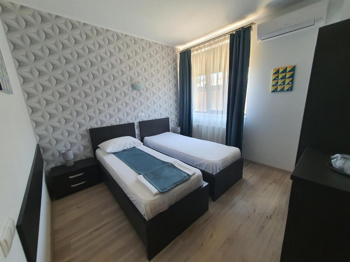 Vila Dumitrana Luaran gambar
